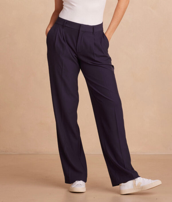 The Classic Pleat Straight Leg Trouser Pant - Midnight - Image 2